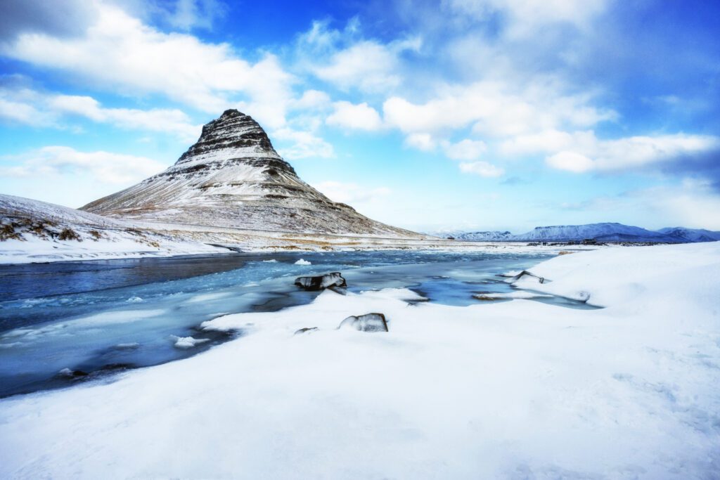 kirkjufell-berg-winter-ijsland-vakantie-christoffel-travel