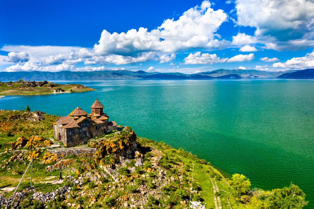 Hayravank-klooster - Sevanmeer - Armenië - vakantie - Christoffel Travel