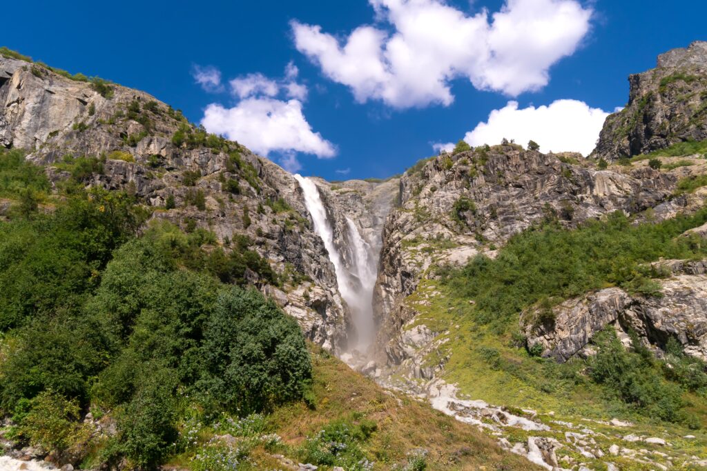 Shdugra waterval - Georgië rondreis - Christoffel Travel