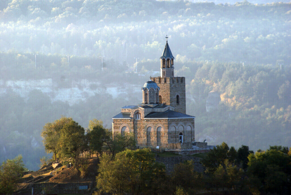 Tsarevets,,Veliko,Tarnovo,,Bulgaria,,The,Church,,Sunrise