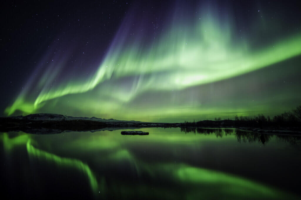 Northern,Lights,Blazing,Over,Lake,Thingvellir,National,Park,In,Iceland
