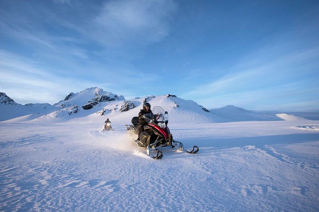 ijsland-sólheimajökull-sneeuwscooter