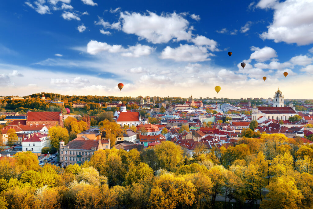 Beautiful,Autumn,Panorama,Of,Vilnius,Old,Town,With,Colorful,Hot