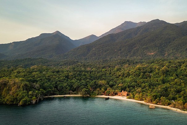 Greystoke Mahale Camp: iconisch kamp aan het Tanganyikameer met chimpanseetracking – Christoffel Travel