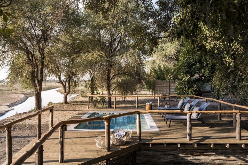 Kulandila Camp: intiem safarikamp in klassieke stijl aan de rivier in South Luangwa – Christoffel Travel
