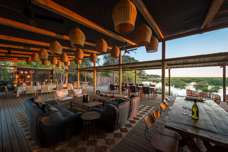 Luxe tent van Linyanti Bush Camp met uitzicht op de wetlands in een afgelegen privéconcessie in Botswana.