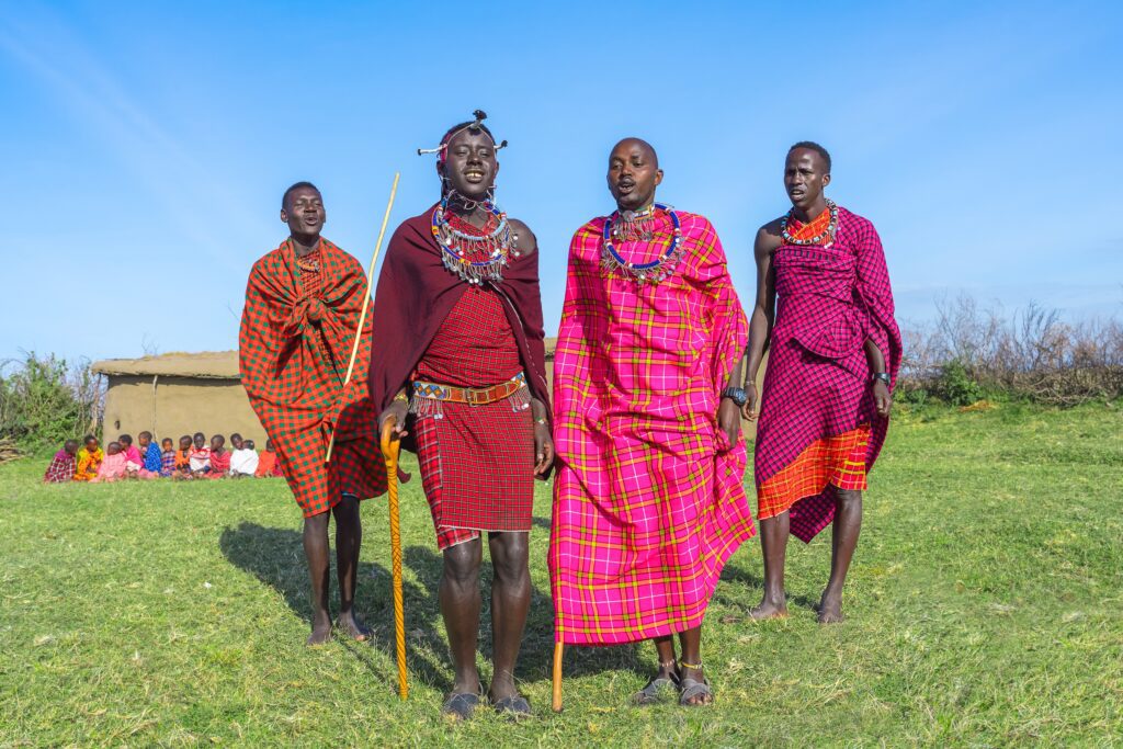 Maasai-mannen in traditionele kledij in de Ngorongoro Hooglanden van Tanzania – culturele beleving met Christoffel Travel