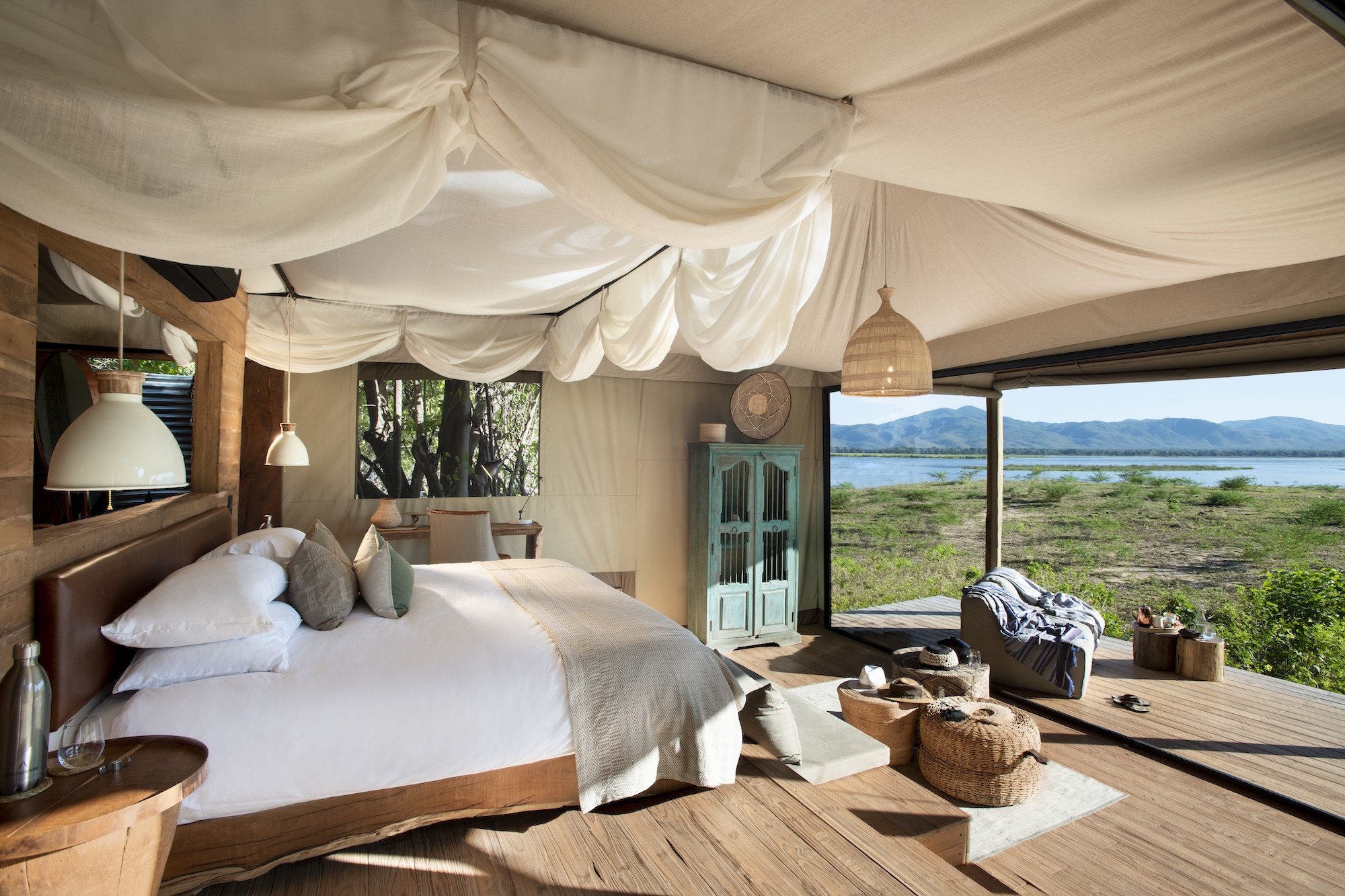 Nyamatusi Camp in Mana Pools met luxe safaritenten en uitzicht op de Zambezi-rivier in Zimbabwe.