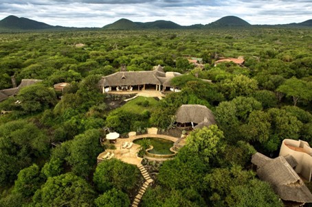 Luxe suite met uitzicht op de savanne en Kilimanjaro bij Ol Donyo Lodge – Christoffel Travel