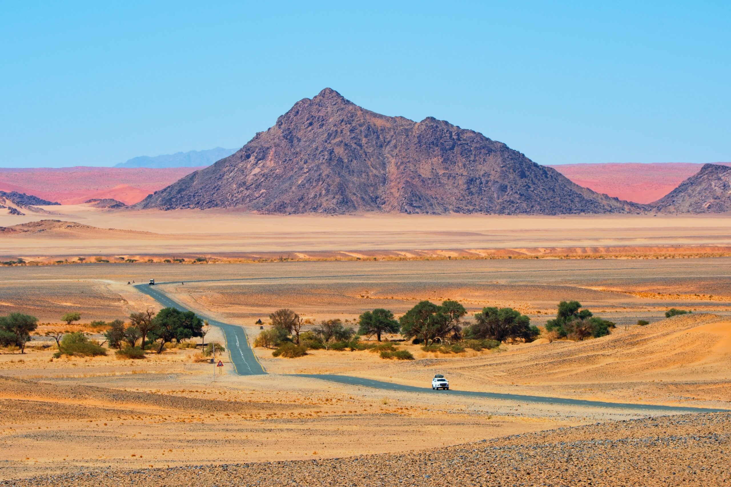 Iconische weg door Namib-Naukluft National Park – roadtriplandschap in Namibië met Christoffel Travel