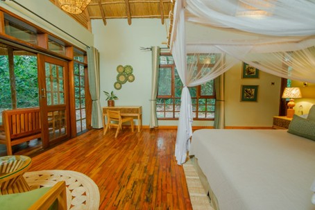 Sfeervolle lodge in het regenwoud van Kibale, ideaal voor chimpanseetrekking en natuurbeleving. Lodge aangeboden door Christoffel Travel.