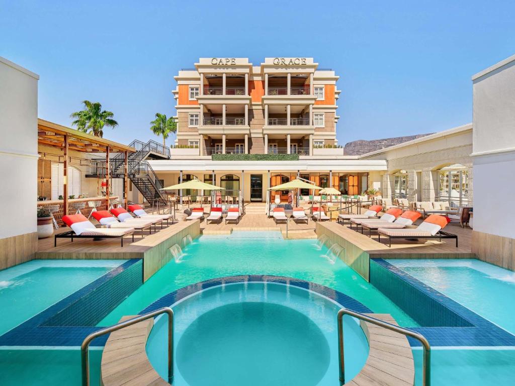 Luxe Cape Grace Hotel aan de V&A Waterfront in Kaapstad, met uitzicht op de Tafelberg en jachthaven.