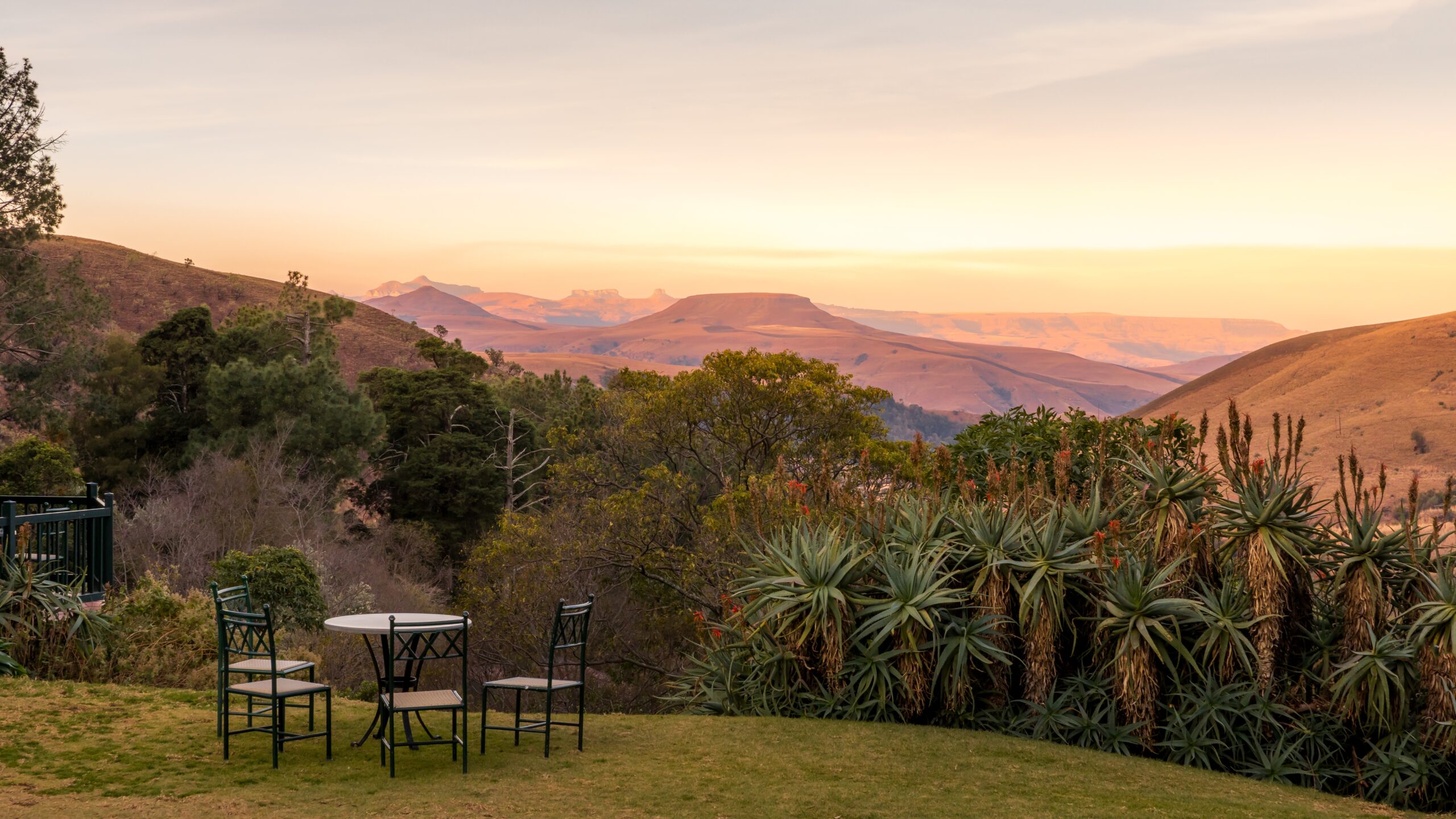Panoramisch uitzicht over de Drakensbergen in KwaZulu-Natal, Zuid-Afrika – Christoffel Travel