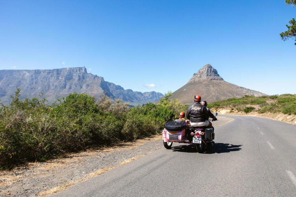 Privé tour per klassieke motor met zijspan langs de kust van Kaapstad, Zuid-Afrika.