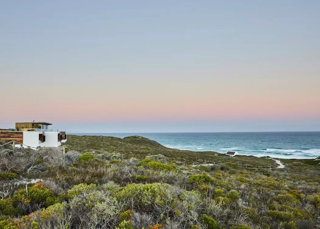 Exclusieve Morukuru Beach Lodge aan het strand van De Hoop Nature Reserve, Zuid-Afrika.