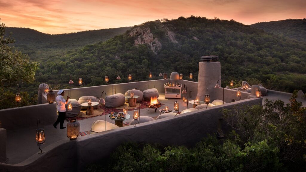 Phinda Rock Lodge, exclusieve safari-lodge op een rotswand met uitzicht over de bush, Zuid-Afrika – Christoffel Travel