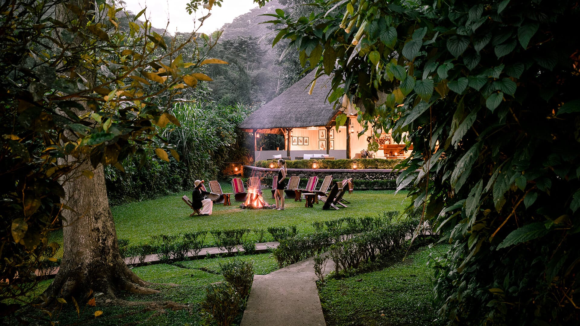 Sanctuary Gorilla Forest Camp in Bwindi – luxe safaritenten in het hart van het regenwoud, dicht bij de gorilla’s, verzorgd door Christoffel Travel.