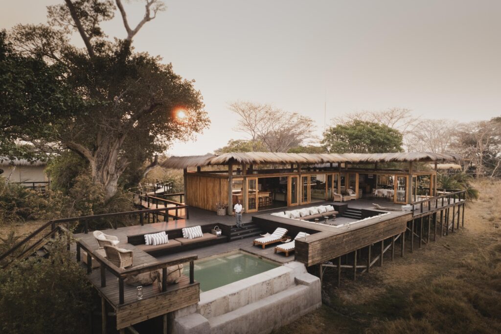 Luchtfoto van Shumba Camp, een luxe safarikamp in het hart van het Busanga-vlakte, omringd door uitgestrekte graslanden in Kafue National Park – aangeboden door Christoffel Travel.